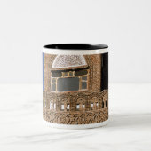 アジア、イエメン、サナア。イエメンの建築詳細。 ツートーンマグカップ (中央)