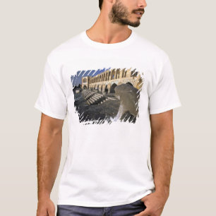 アジア、イラン、イスファハン。ポール・エ・ハジュ橋 Tシャツ