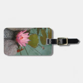 アジア、ベトナム。寺の池の水ユリ ラゲッジタグ (正面横)