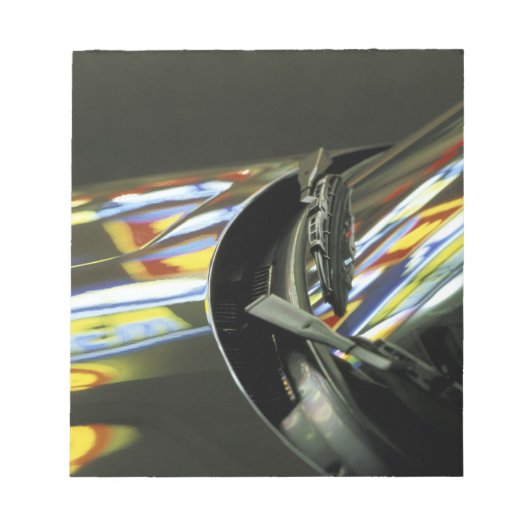 アジア、マレーシア、メラカ。車のネオン反射 ノートパッド (正面)