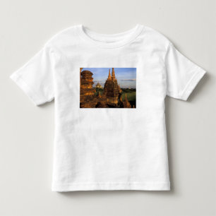 アジア、ミャンマー、バガン。古代の寺院と トドラーTシャツ