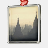 アジア、ミャンマー、（バガン）異教の熱気 メタルオーナメント (左)