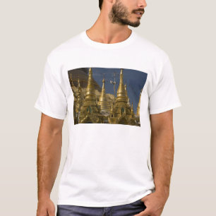 アジア、ミャンマー、ヤンゴン。シュエダゴン大仏 Tシャツ