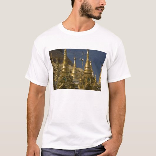 アジア、ミャンマー、ヤンゴン。シュエダゴン大仏 Tシャツ (正面)