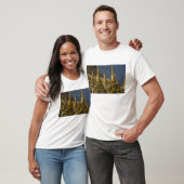 アジア、ミャンマー、ヤンゴン。シュエダゴン大仏 Tシャツ (ユニセックス)