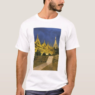 アジア、ミャンマー、ヤンゴン。シュエダゴン・パゴダ Tシャツ