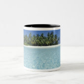 アジア、モルディブ、アリ環礁、無人島 ツートーンマグカップ (中央)