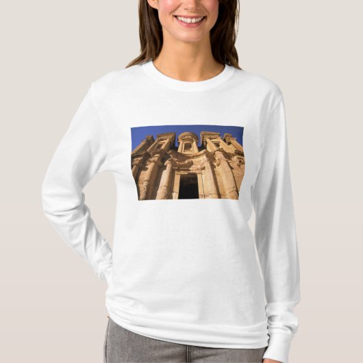 アジア、ヨルダン、ペトラ遺跡。エルデイル修道院 Tシャツ (正面)