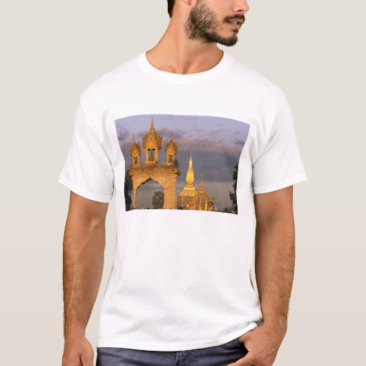 アジア、ラオス、ヴィエンチャン。タートルアング寺院 Tシャツ (正面)