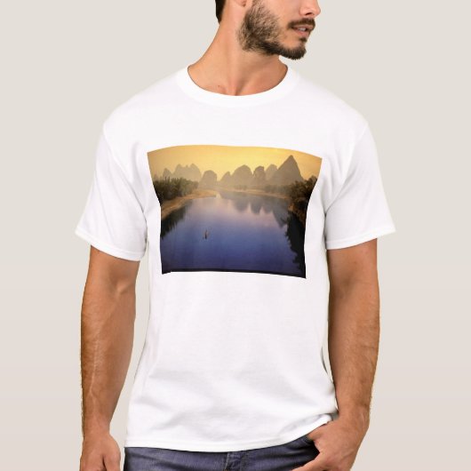 アジア、中国、広西チワン族自治区、陽朔。1人 Tシャツ (正面)