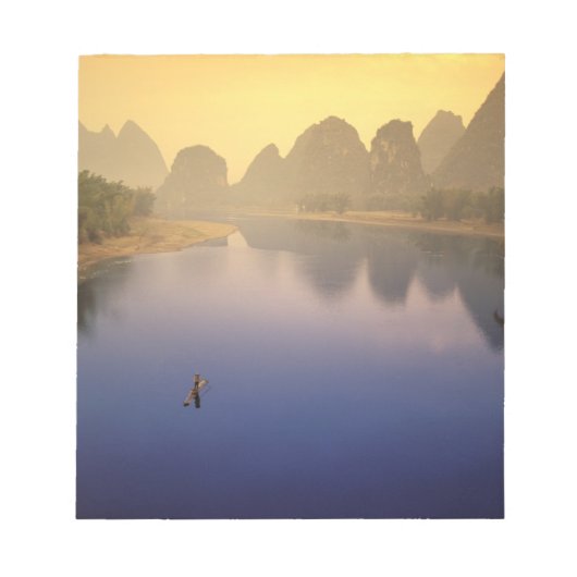 アジア、中国、広西省、陽朔。ローン ノートパッド (正面)