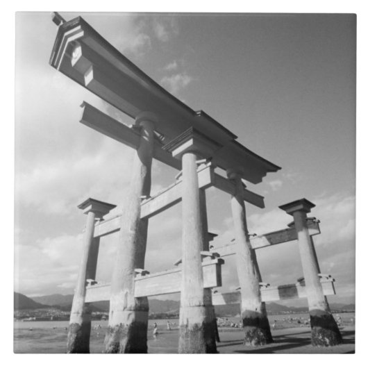 アジア、日本、宮島。トーリ門。 タイル (正面)