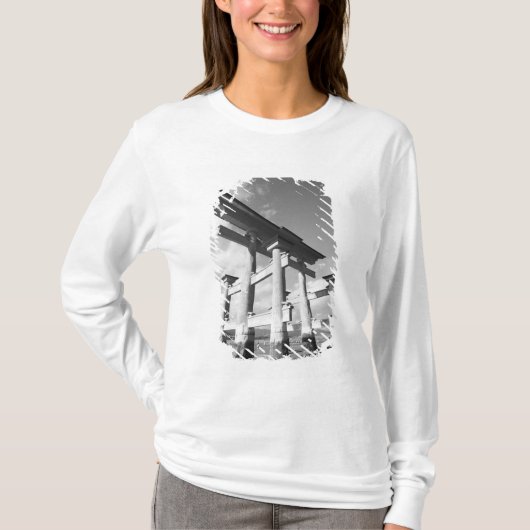 アジア、日本、宮島。鳥居 Tシャツ (正面)