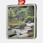 アジア、日本、東京。ザ日本のガーデン メタルオーナメント (左)
