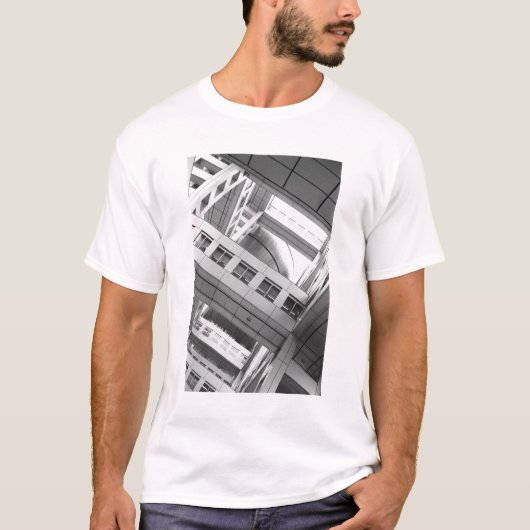 アジア、日本、東京。フジテレビビル、お台場 Tシャツ (正面)