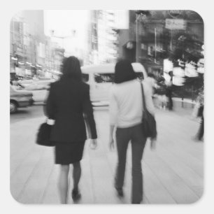アジア、日本、東京。銀座の若い女性たち スクエアシール