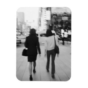 アジア、日本、東京。銀座の若い女性たち。 マグネット