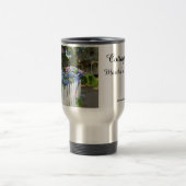 アジサイとピケットフェンス – マーサのブドウ畑 トラベルマグ (中央)