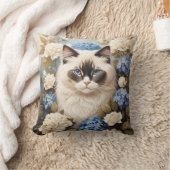 アジサイの花が咲くラグドール猫 クッション (ブランケット)