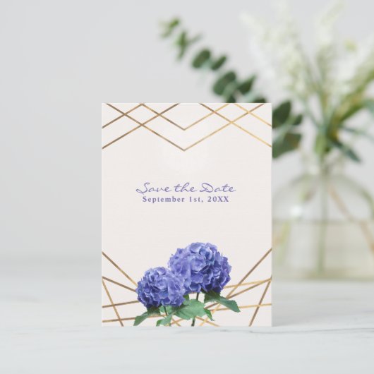アジサイの花とゴールドのエレガントなSave the Date 案内ポストカード (スタンド正面)