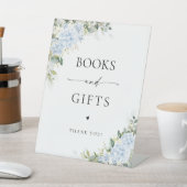 アジサイの花の絵が描かれた本とギフトコーナーのサイン 台座サイン (インサイチュ)