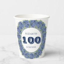 アジサイの華やかなブルーの100歳の誕生日パーティー
