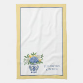 アジサイ付きの青と白のチャイノワリーの花瓶 キッチンタオル (縦)