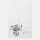 アジサイ付きの青と白のチャイノワリーの花瓶 キッチンタオル (縦)