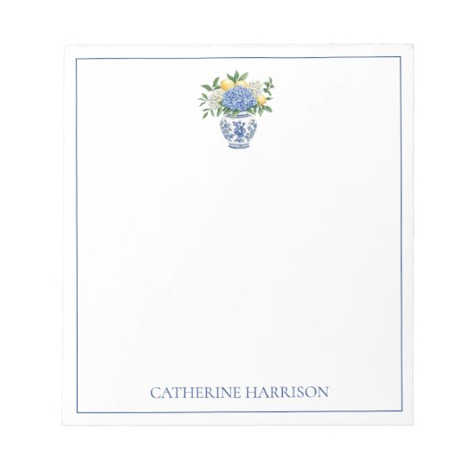 アジサイ付きの青と白のチャイノワリーの花瓶 ノートパッド (正面)