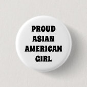 アジ誇りを持ったアンアメリカン女子ホワイトブラックタイポグラフィ 缶バッジ (正面)