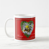 アスターに止まるハチバチのバレンタイン コーヒーマグカップ (左)