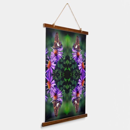 アスター絵を描フラワー抽象芸術上のレディーバタフライ 吊り下げ型タペストリー (傾斜あり)