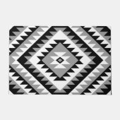 アステカなダイヤモンドのモチーフのデザインの白黒の灰色 ドアマット (正面)