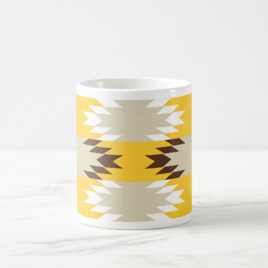 アステカな種族の黄色ブラウンのネイティブアメリカンのデザイン コーヒーマグカップ (中央)