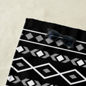 アステカ図形パターン白黒灰色 ビーチタオル (インサイチュ)