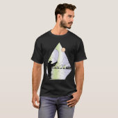 アストリア オレゴン州: 漁船 夕焼け 海岸 バッジ Tシャツ (正面フル)