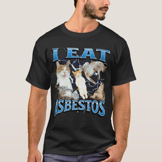 アスベストを食べる面白い猫の不快感を与えるミーム 靴下 Tシャツ (正面)