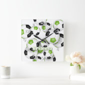 アスリートの名前の明るい緑の黒いサッカーボール スクエア壁時計 (ホーム)