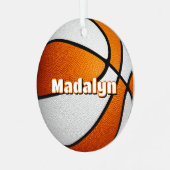 アスリート名をオレンジ色の白いバスケットボール メタルオーナメント (正面左)