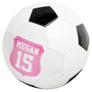 アスリート女子へのピンクのサッカーボールのギフト サッカーボール