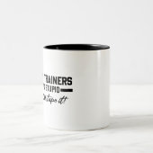 アスレチックのトレーナーは愚かな修正できない – おもしろい贈り物 ツートーンマグカップ (中央)