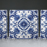 アズレジョネイビーイベリアンリスボン建築モチーフ タイル<br><div class="desc">インディゴアズレジョ青いポルトガルのリスボン装飾陶磁器タイルは美しくユニーク、任意の家に追加される。時代高品質を超越した美意識を持つ製品。タイルの青い色はインスパイア、リズボンの有名なアズレジョの藍色により、宇宙に歴史と文化のtouchを加えている。これらのタイルは、キッチンやバスルームでステートメントの壁やバックスプラッシュを作成するのに最適であり、それらの耐久性は、壁と濡れた表面の両方で使用するのに適している。Indigo Azulejoブルーポルトガルのリスボン装飾陶磁器タイルでポルトガルの魅力のtouchを家に追加。私の店に行ってデザインを！</div>