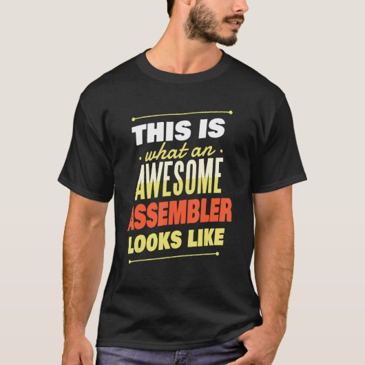アセンブラ素晴らしーがアセンブラに似ていること Tシャツ (正面)