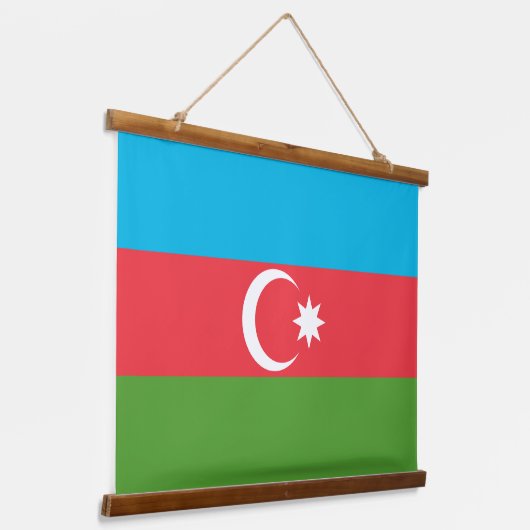 アゼルバイジャン国旗を掲げたウォールタペストリー 吊り下げ型タペストリー (傾斜あり)