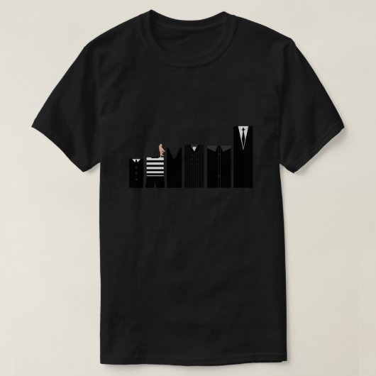 アダムファミリー – シンプルなエッセンシャルシャツ.png tシャツ (デザイン正面)