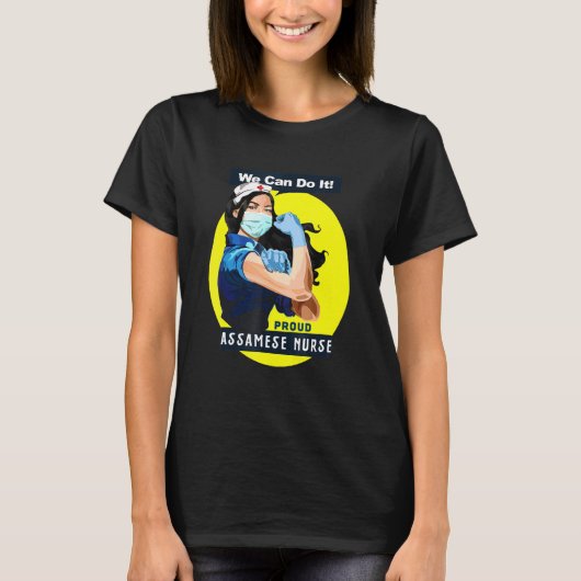 アッサム誇りを持ったフロントライン労働者Rosie Riveter Nurs Tシャツ (正面)