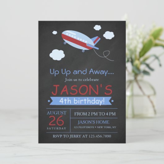 アップアップと遠くにかわいい飛行機の黒板の誕生日 招待状 (スタンド正面)