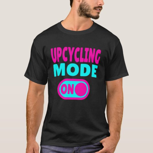 アップサイクルモードオン - 再利用、再発明、再想像 Tシャツ (正面)