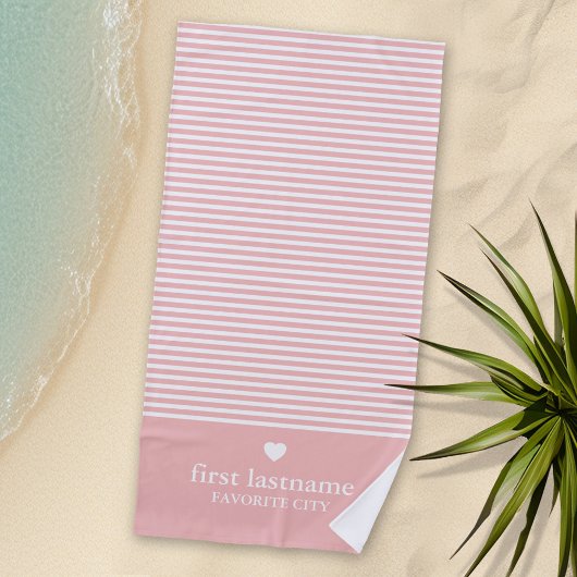 アップスケモダンーストライプルハートモノグラムの ビーチタオル