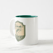 アップノースウィスコンシン魚釣りバッジ ツートーンマグカップ (正面左)